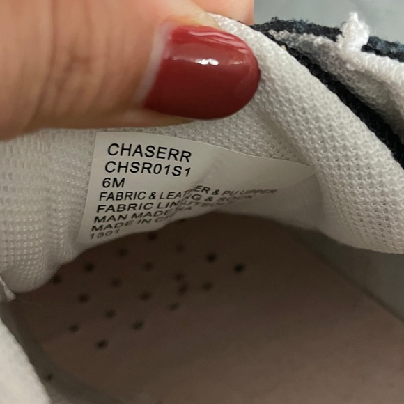Steve Madden Black & White Chaserr Sneaker Womens size 6 Comfy Fashion - Picture 5 of 5